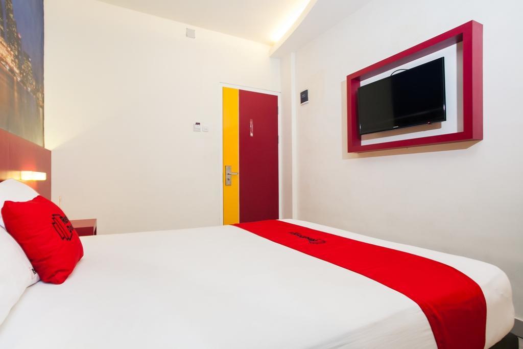 Hotel Reddoorz Near Hawaii Water Park Malang Exteriér fotografie